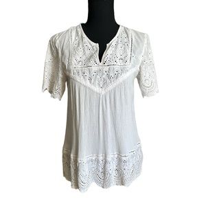 Knox Rose White V-neck Eyelet Front Chest, sleeve hemline Top Size Small